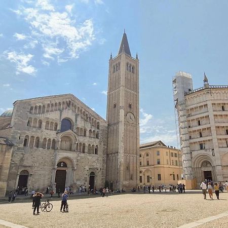 Luxury 5 Al Duomo Di Parma Apartman Kültér fotó