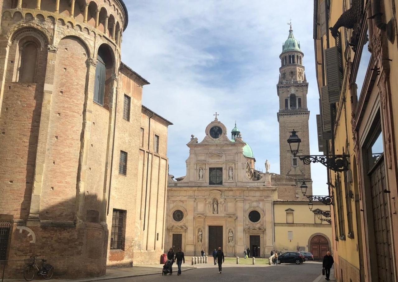 Luxury 5 Al Duomo Di Parma Apartman Kültér fotó